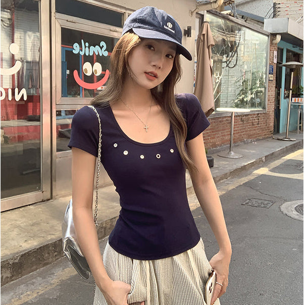 リベット付きTシャツ