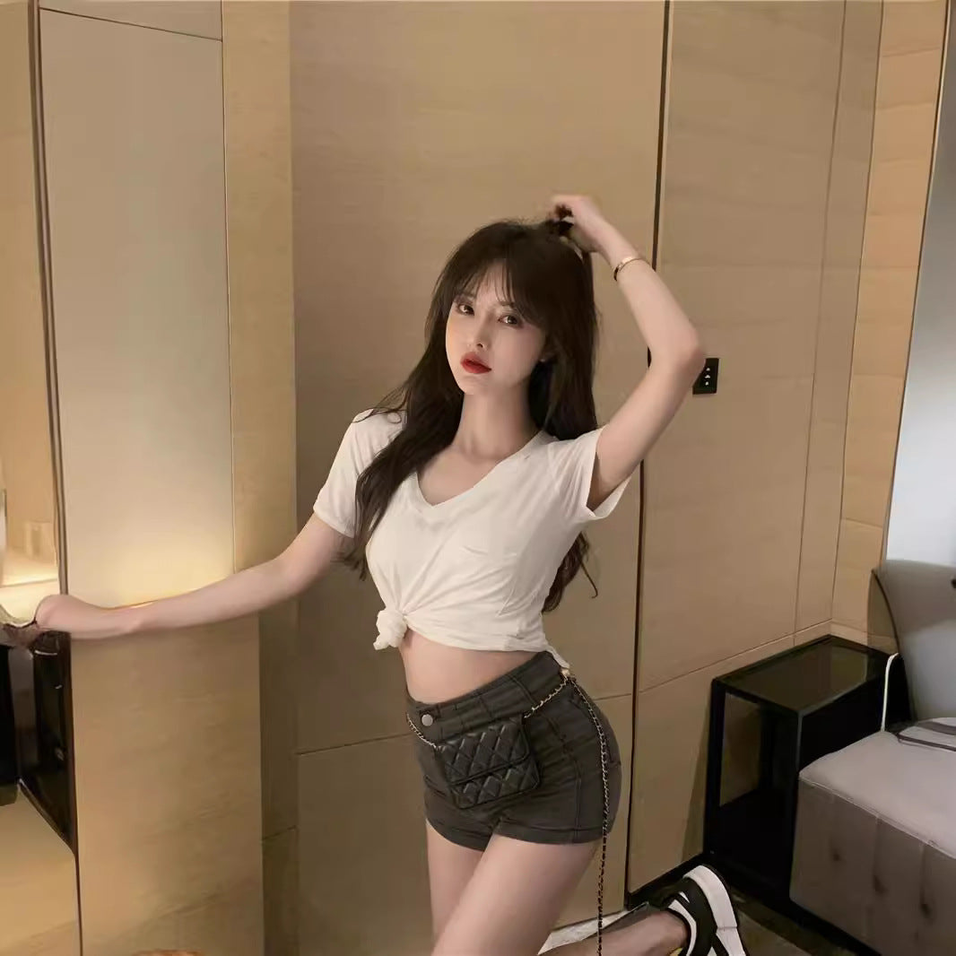 VネックTシャツ