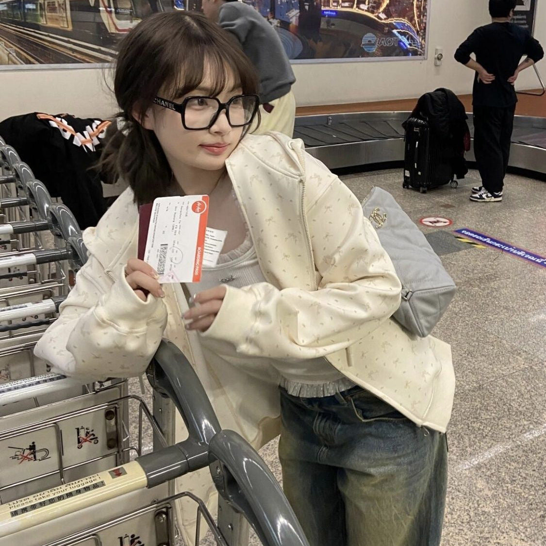 カジュアルガーリーフーディー