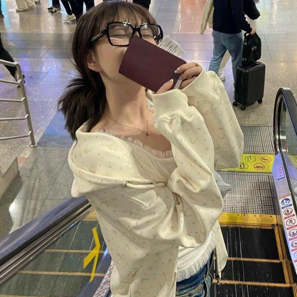 カジュアルガーリーフーディー