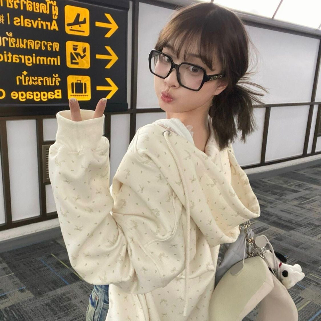 カジュアルガーリーフーディー