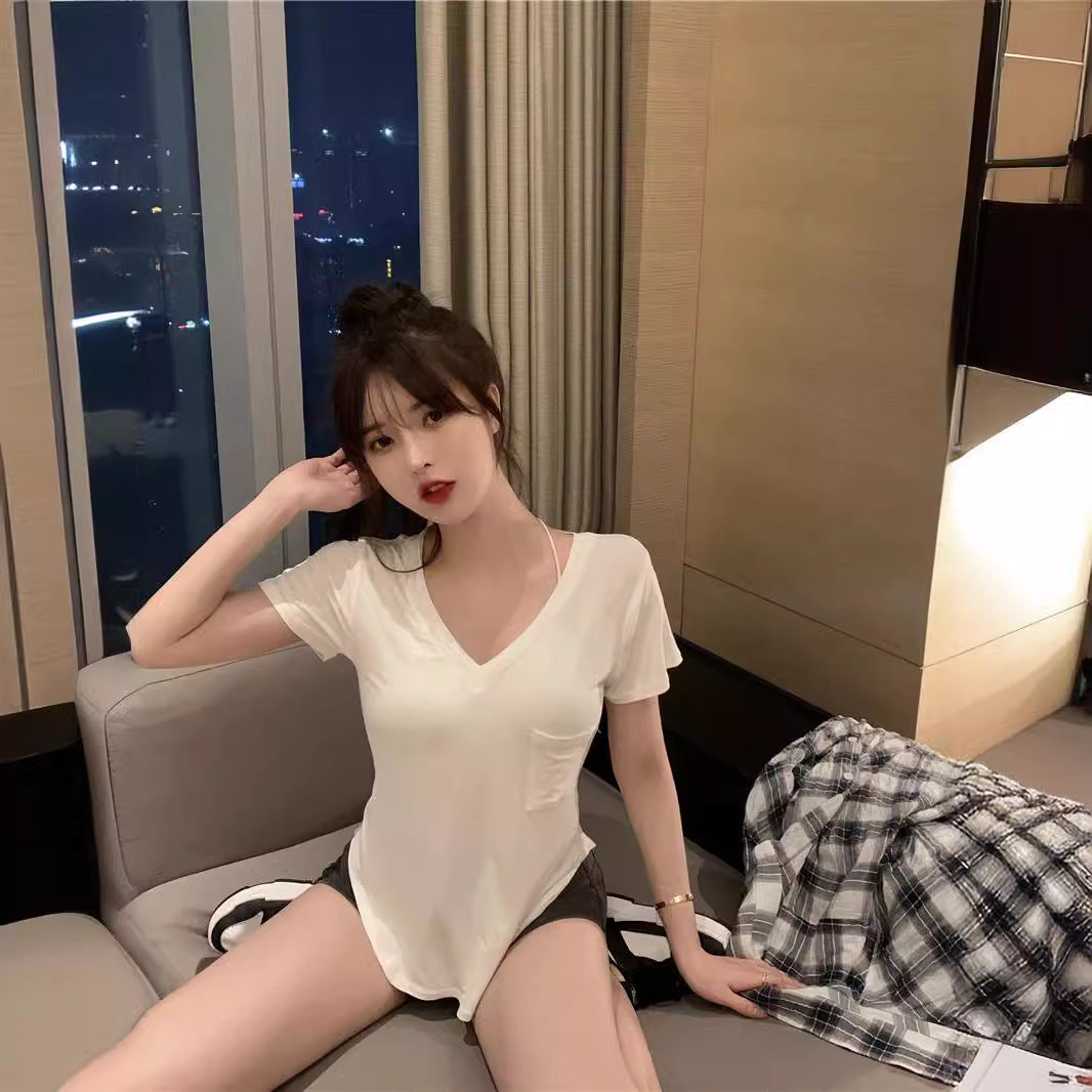 VネックTシャツ